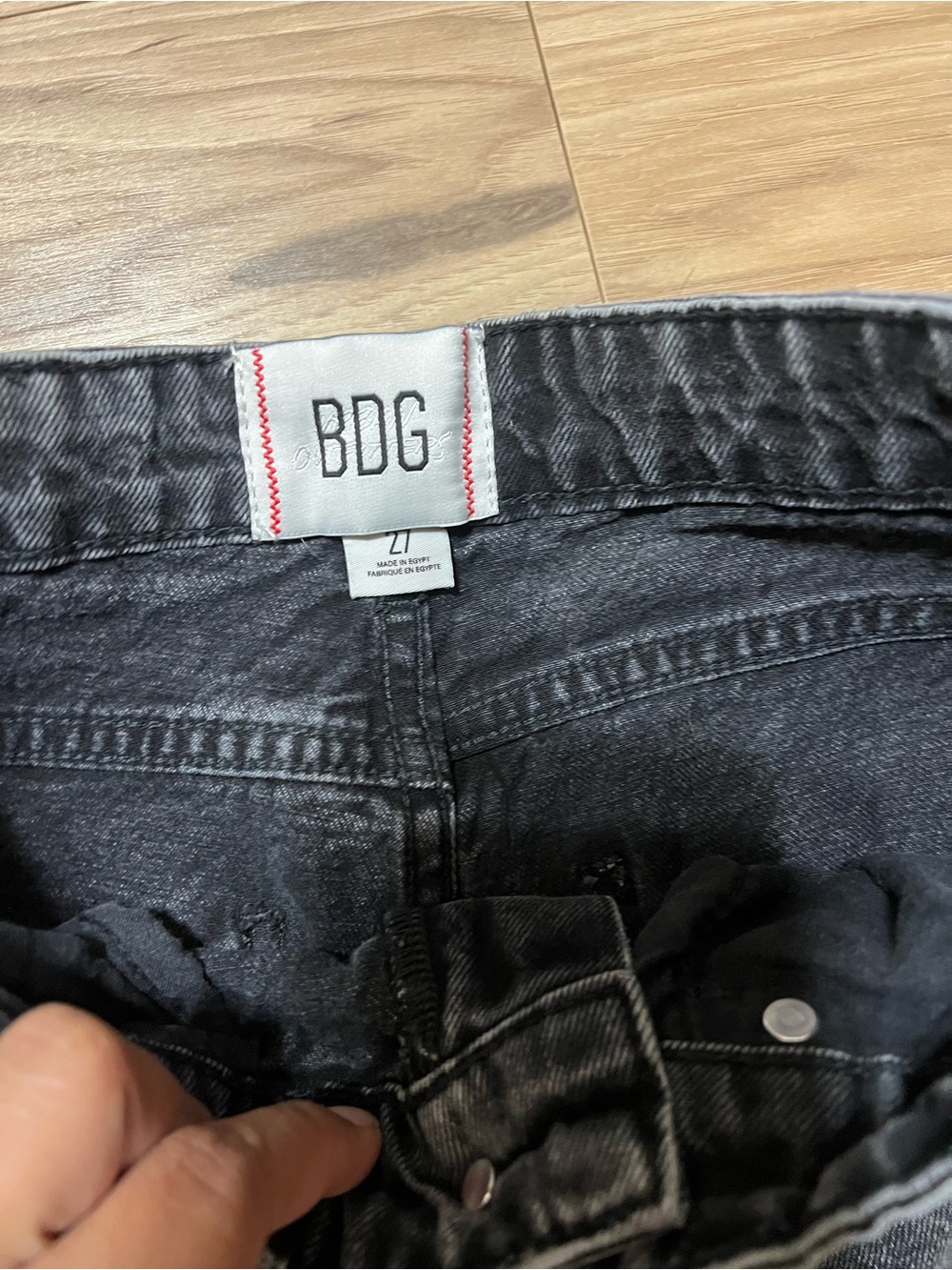 BDG Black Washed Boyfriend Wide-Leg Jorts - Picture 2 of 2